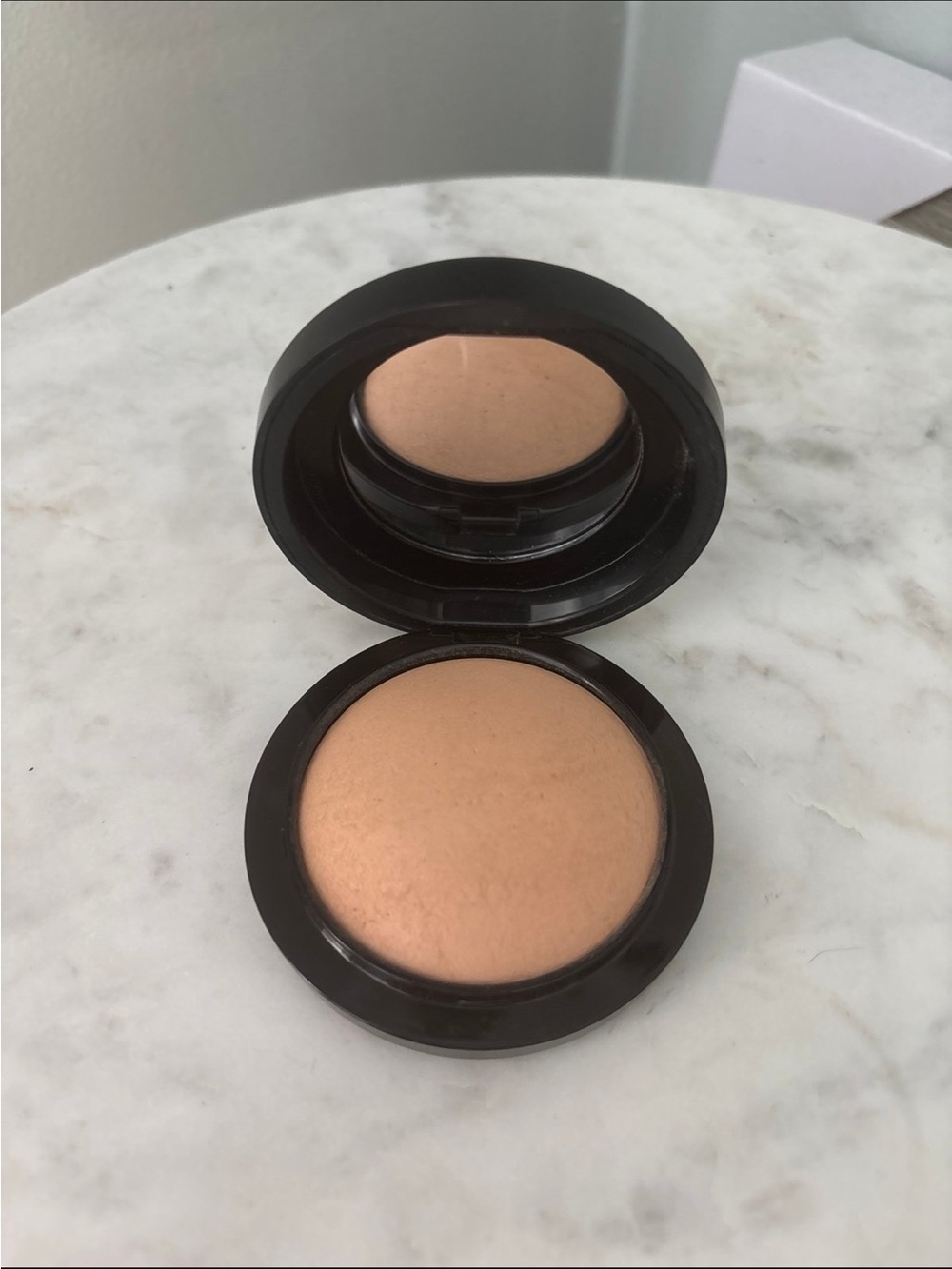 MAC Medium Golden Mineralize SkinFinish Natural